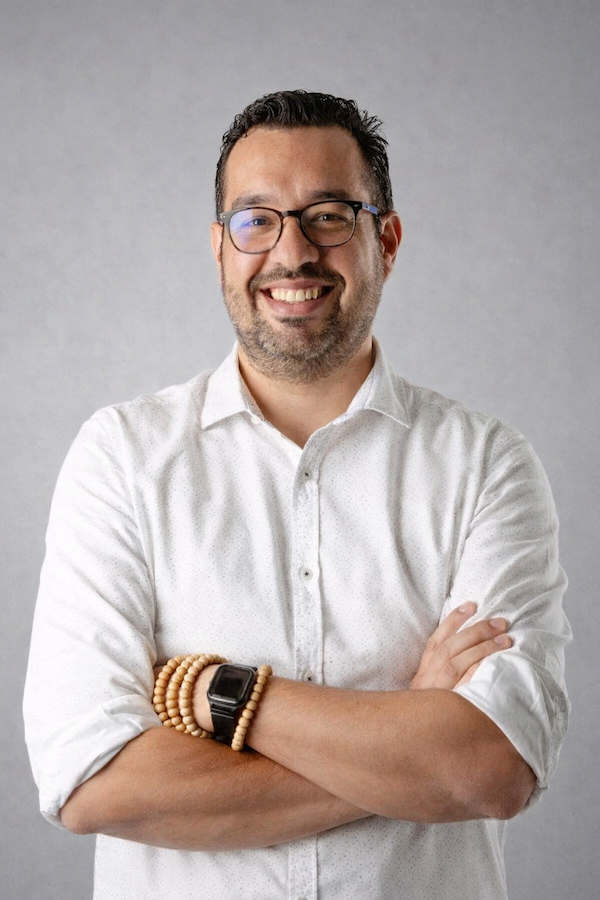 Carlos González B
